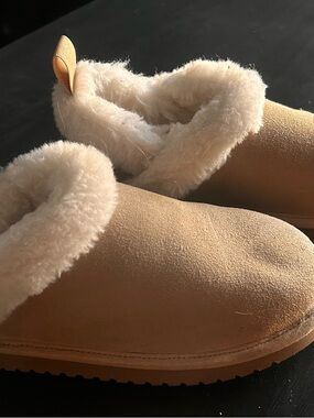 Koolaburra by UGG slip on boots / slippers SIZE 5- Beige